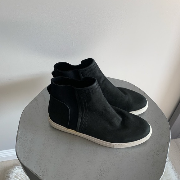 Kenneth Cole Reaction Jodi Slip-On Sneakers - Picture 2 of 7